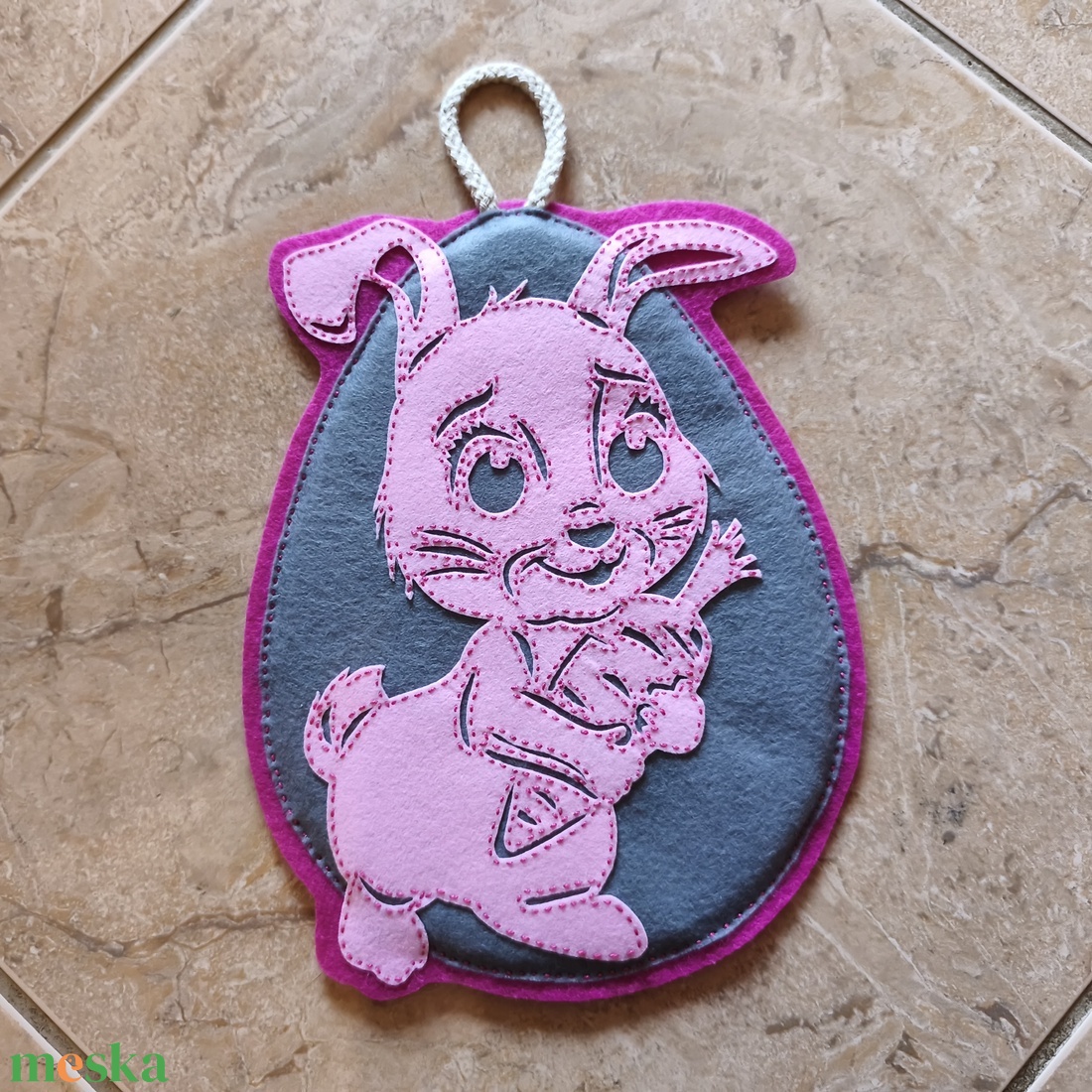 Húsvéti nyuszi filigrán ajtódísz - szürke-rózsaszín  - otthon & életmód - dekoráció - ajtó- és ablak dekoráció - ajtótábla - Meska.hu