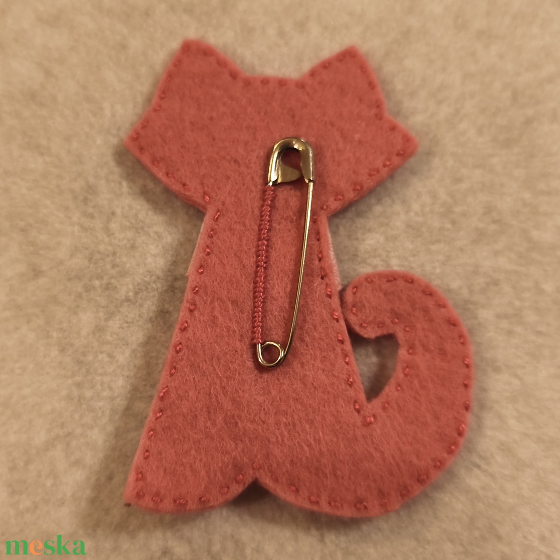 Cica kitűző (56) - ékszer - kitűző és bross - Meska.hu