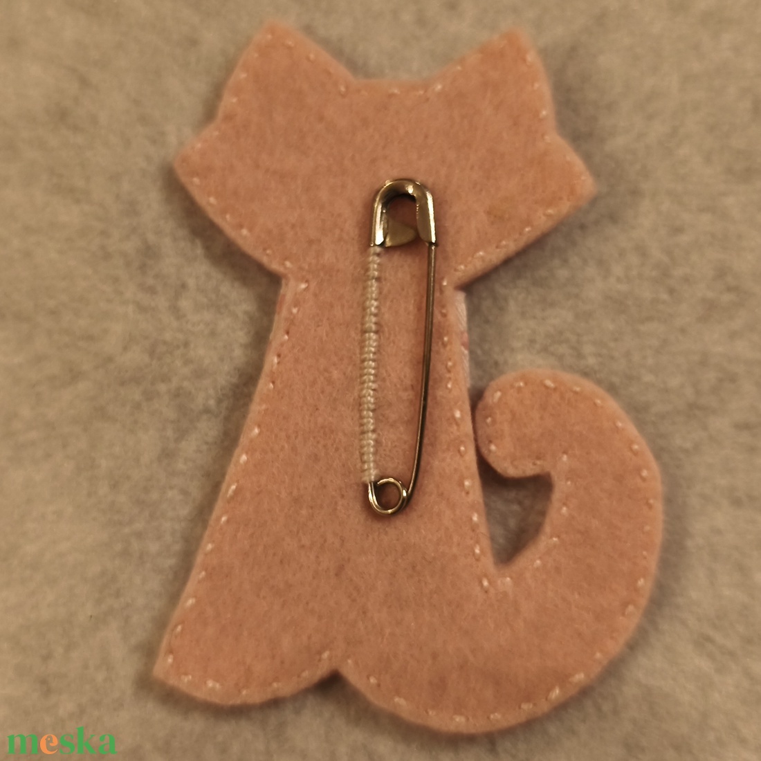 Cica kitűző (57) - ékszer - kitűző és bross - Meska.hu