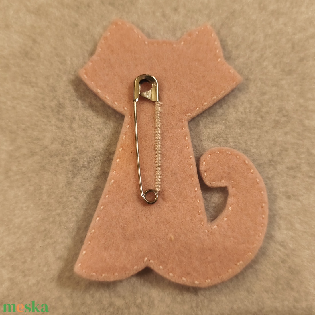 Cica kitűző (60) - ékszer - kitűző és bross - Meska.hu