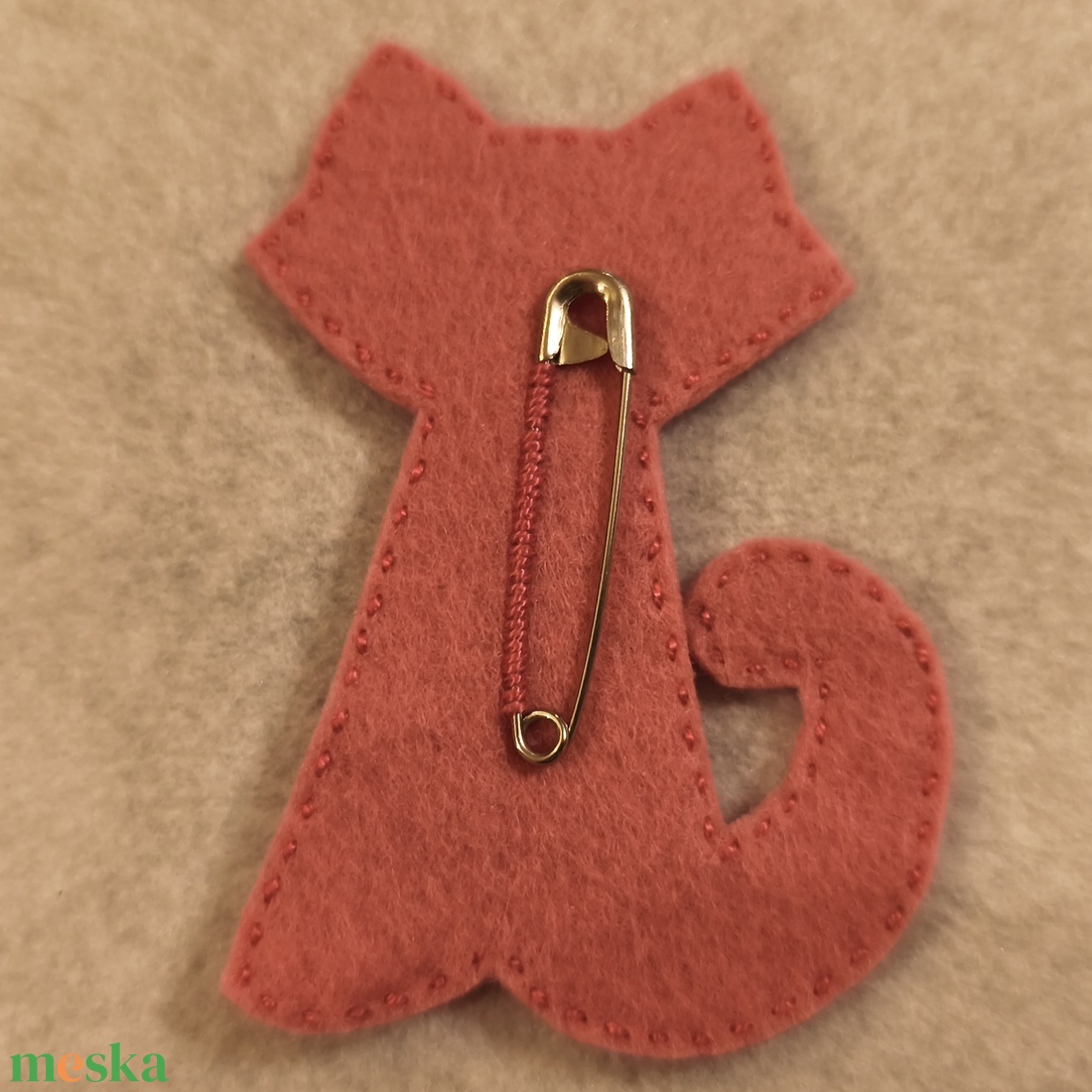 Cica kitűző (61) - ékszer - kitűző és bross - Meska.hu