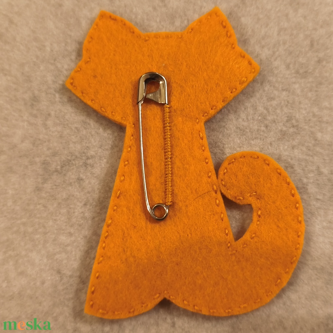 Cica kitűző (62) - ékszer - kitűző és bross - Meska.hu