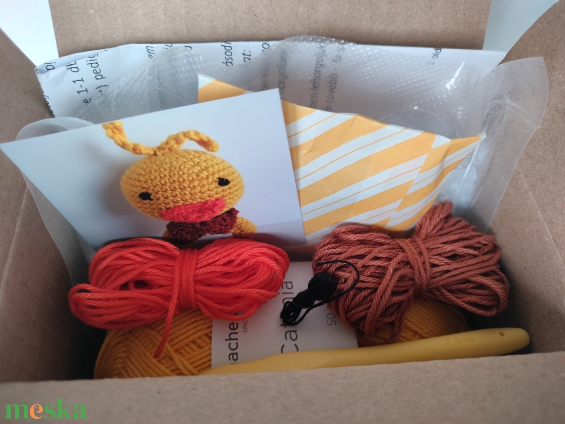 Sárga kacsás baba csörgő amigurumi horgoló készlet - diy (csináld magad) - egységcsomag - Meska.hu