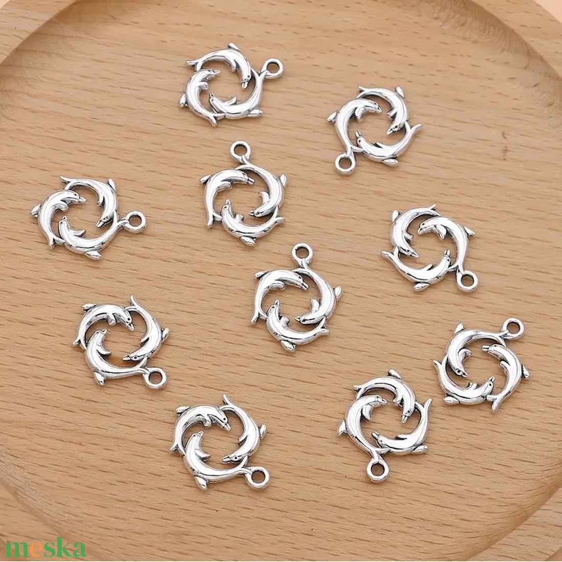 Delfines medál 1,6 x 2,1 cm - kellékek & szerszámok - gyöngyfűzés kellékek - figurális gyöngyök - Meska.hu Delfines medál 1,6 x 2,1 cm - kellékek & szerszámok - gyöngyfűzés kellékek - figurális gyöngyök - Meska.hu