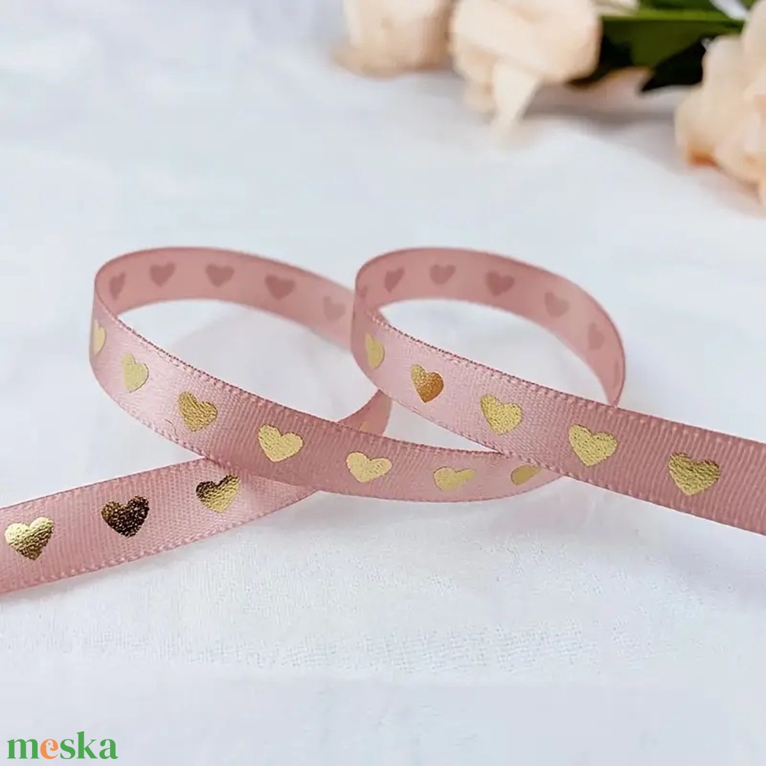 Szatén szalag arany szív mintával 1 cm - mályva - kellékek & szerszámok - rövidáru - szalag, pánt - szatén szalag - Meska.hu Szatén szalag arany szív mintával 1 cm - mályva - kellékek & szerszámok - rövidáru - szalag, pánt - szatén szalag - Meska.hu