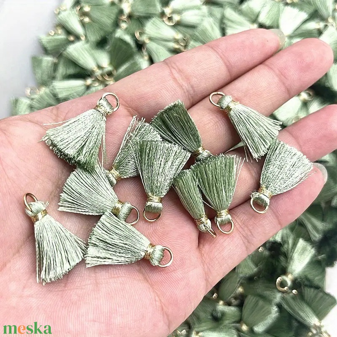 Bojt 2 cm - halvány zöld - kellékek & szerszámok - méteráru - dekorációs alapanyag - Meska.hu Bojt 2 cm - halvány zöld - kellékek & szerszámok - méteráru - dekorációs alapanyag - Meska.hu