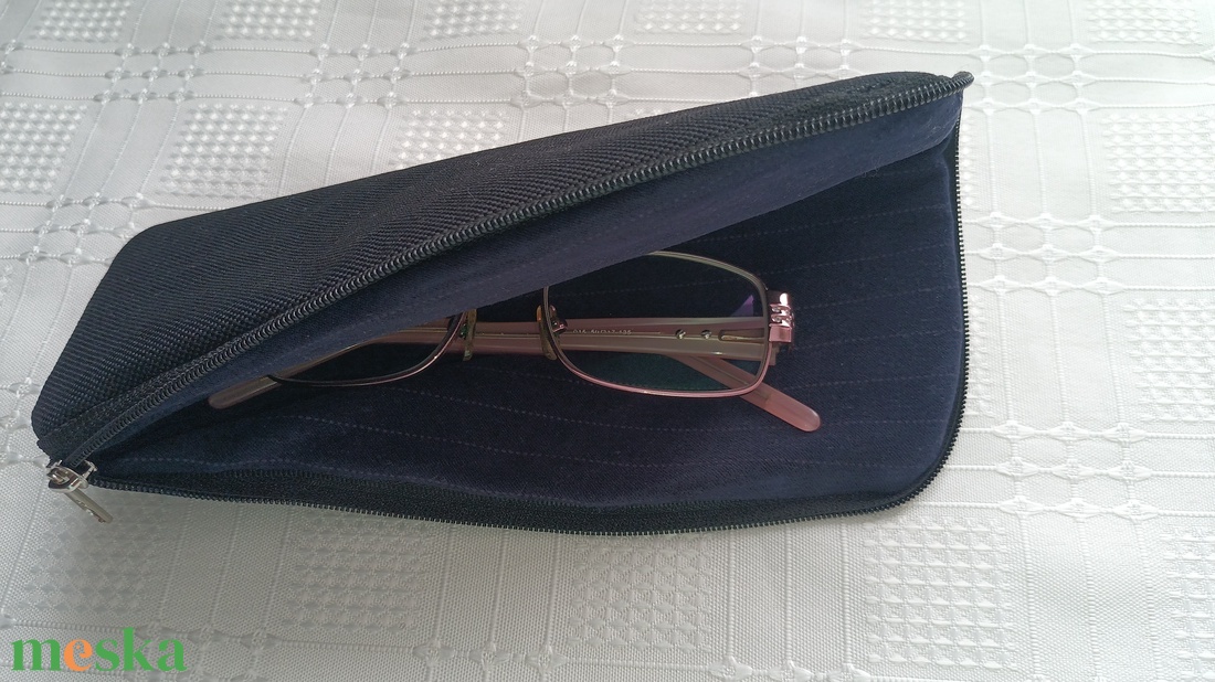 Fekete szemüvegtartó szemüveg tok - táska & tok - pénztárca & más tok - szemüvegtok - Meska.hu