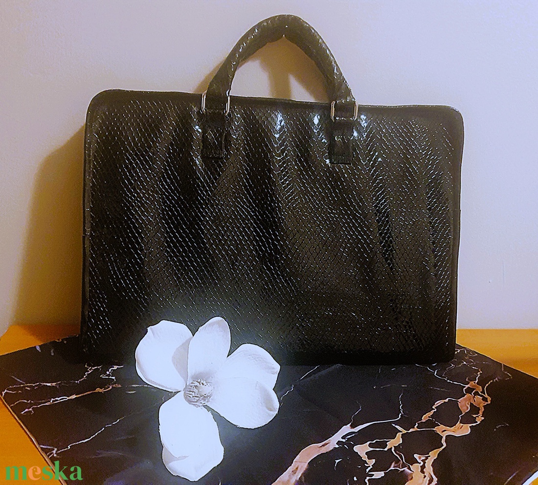 Fekete lakkbőr női  laptop táska  - táska & tok - laptoptáska, laptop hátizsák - Meska.hu