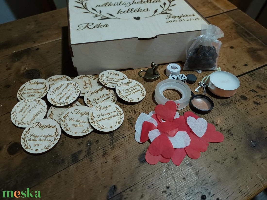 A házasság nélkülözhetetlen kellékei box - esküvő - lánybúcsú - Meska.hu