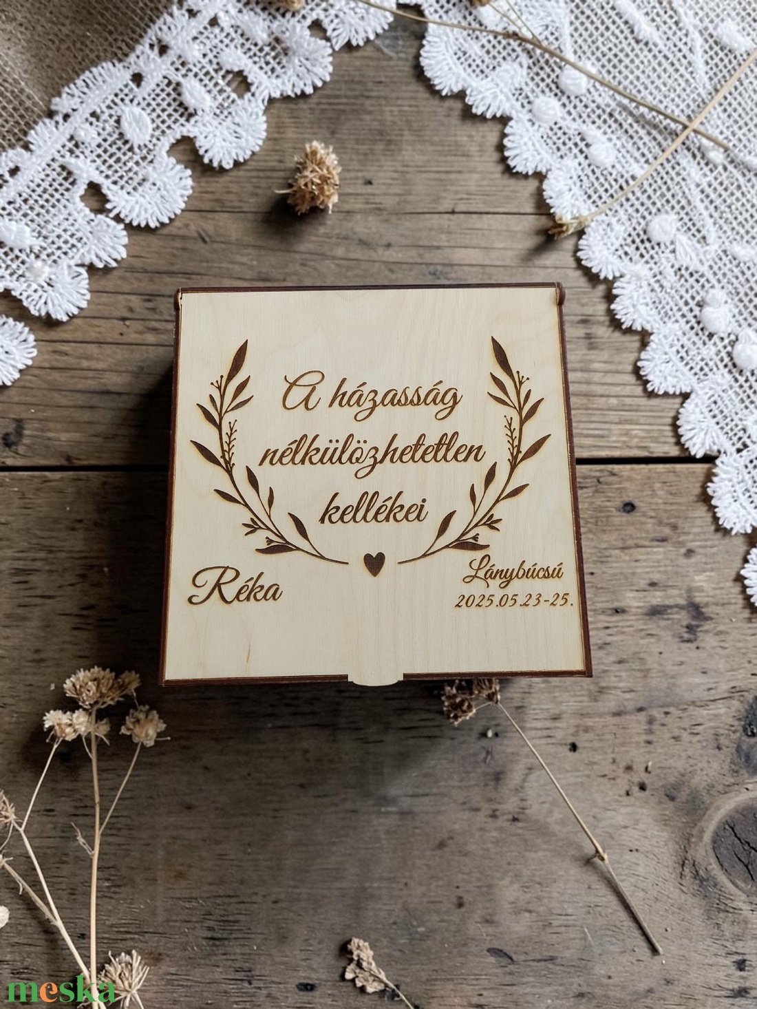 A házasság nélkülözhetetlen kellékei box - esküvő - lánybúcsú - Meska.hu