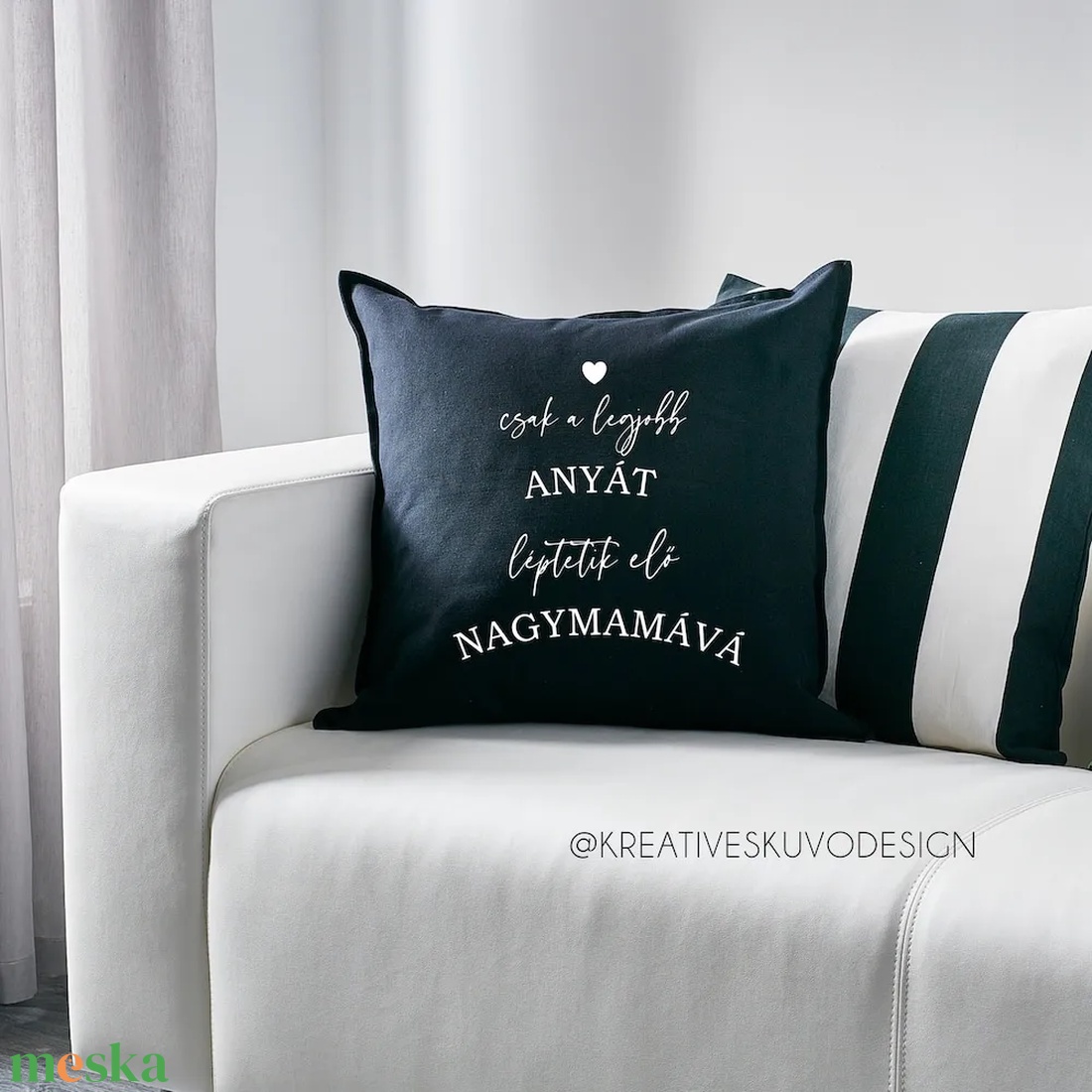 CSAK A LEGJOBB ANYÁT LÉPTETIK ELŐ NAGYMAMÁVÁ - feliratos párnahuzat - karácsony - karácsonyi lakásdekoráció - karácsonyfadíszek - Meska.hu