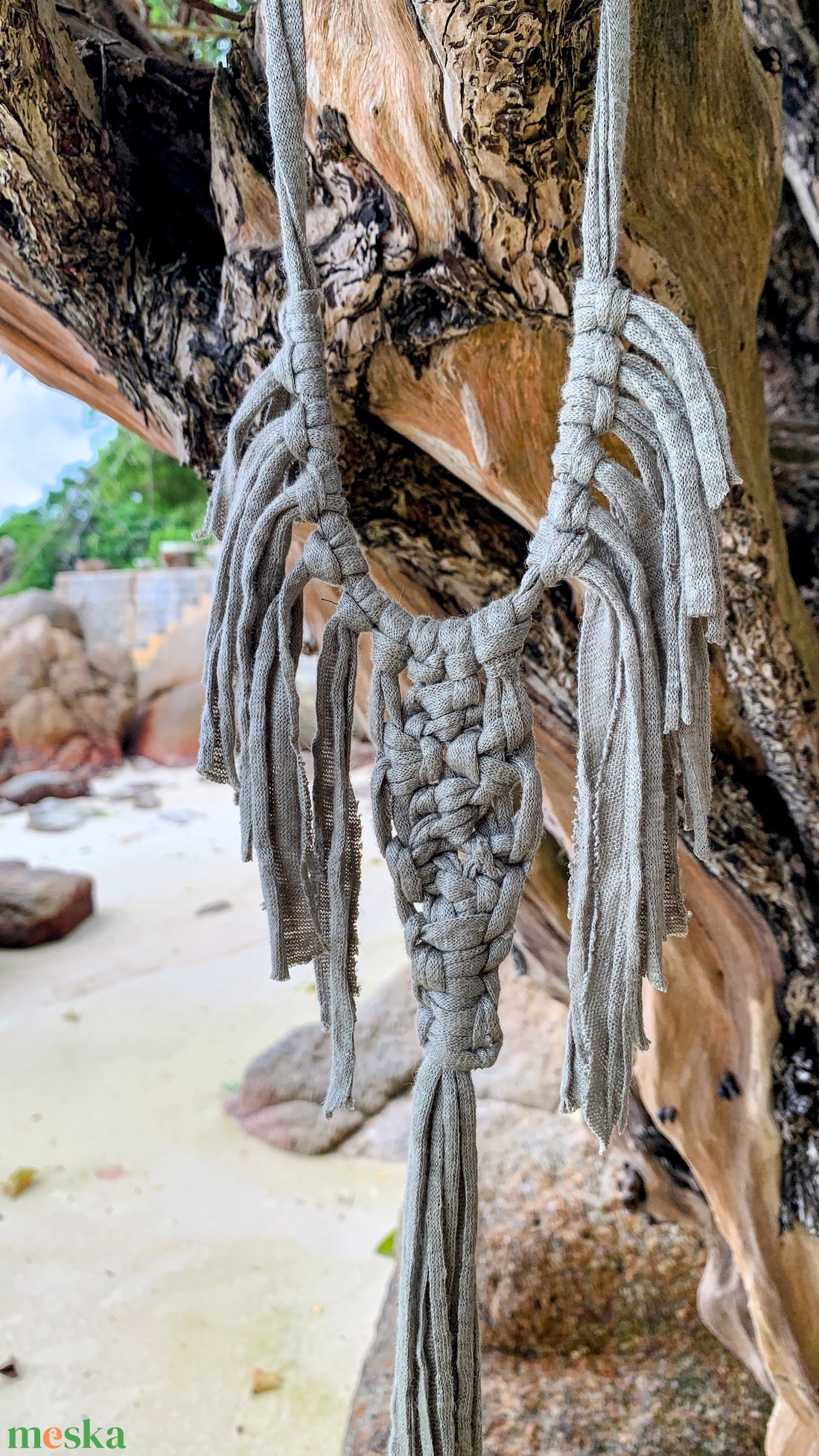 Makramé nyaklánc, khaki színű  - ékszer - nyaklánc - bojtos nyaklánc - Meska.hu