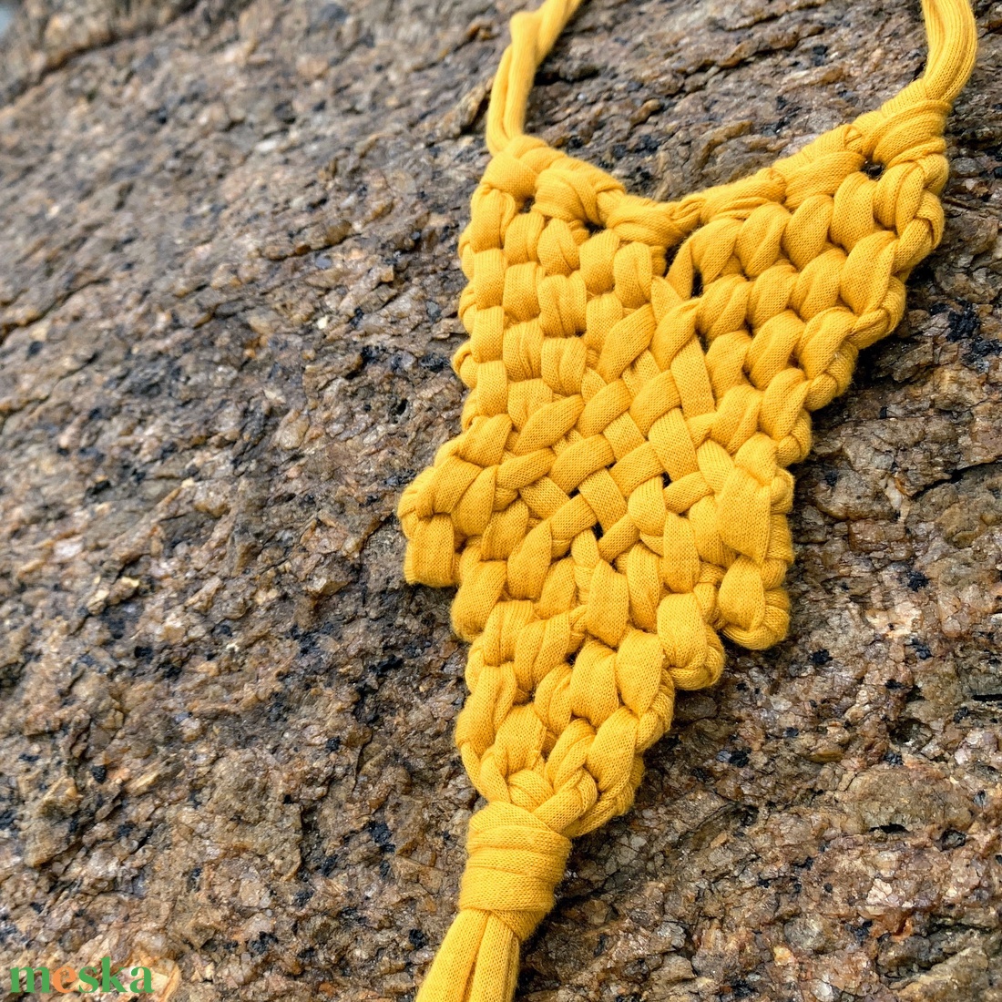 Makramé nyaklánc, Napsárga - ékszer - nyaklánc - bojtos nyaklánc - Meska.hu