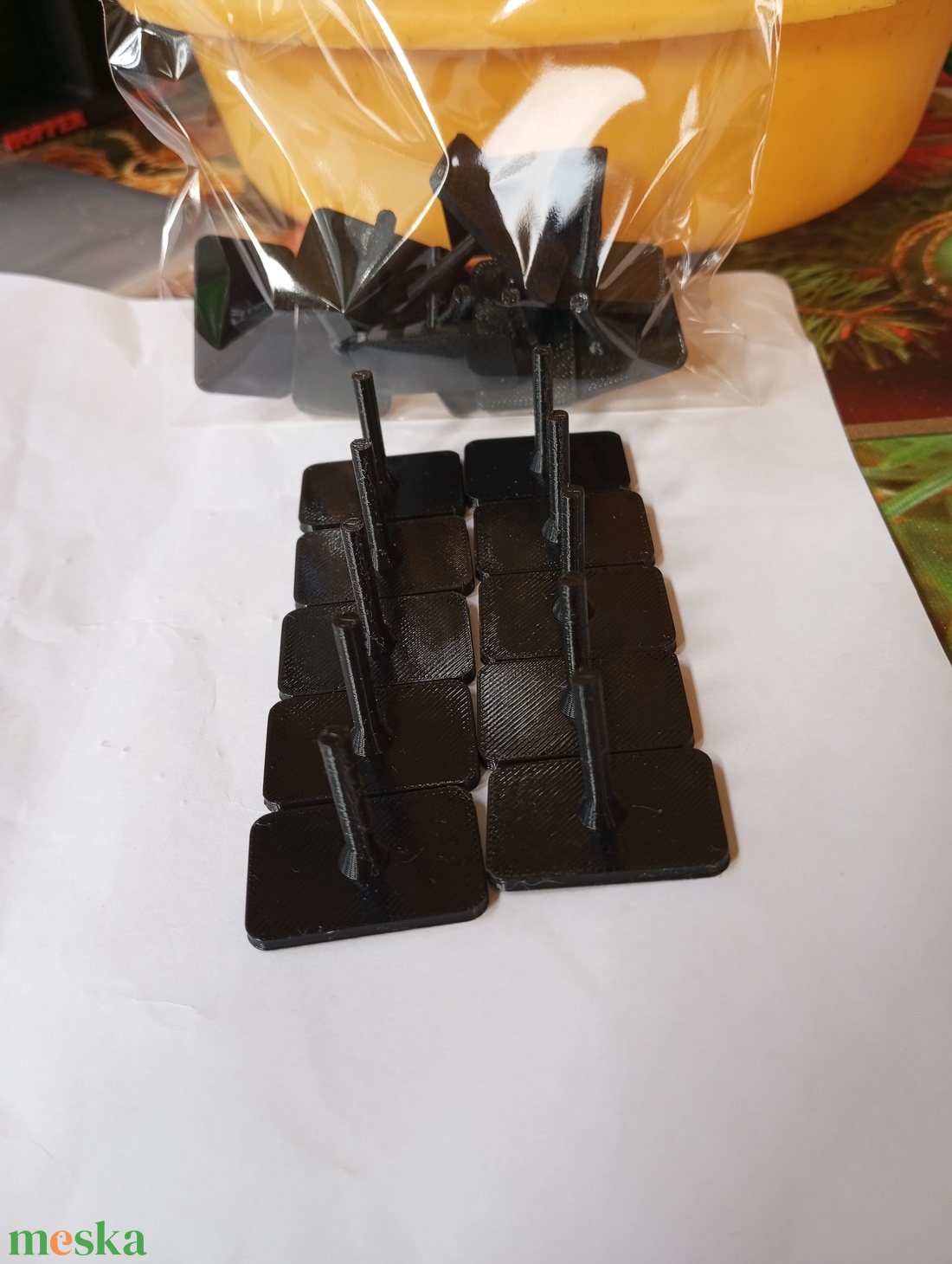 Stranger things Kinder Joy figura talp - otthon & életmód - dekoráció - asztal és polc dekoráció - dekorációs tál, tartó - Meska.hu