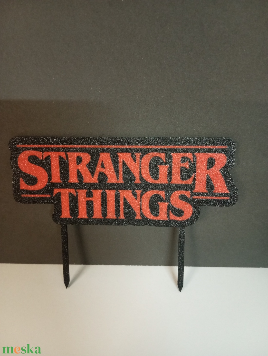 Egyedi Stranger Things tortabeszúró dísz  - otthon & életmód - konyhafelszerelés, tálalás - sütés, főzés - sütidísz - Meska.hu