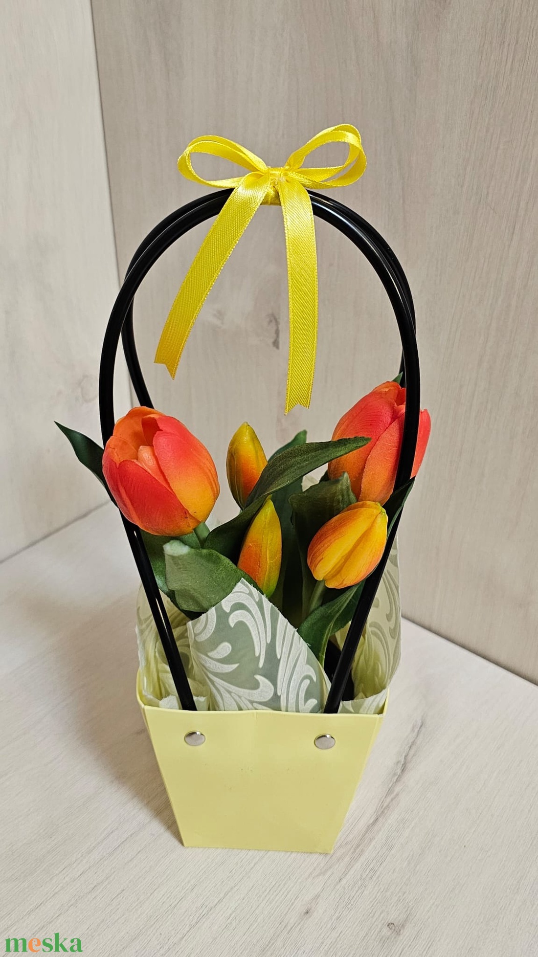 Tulipán erős papír kosárban - otthon & életmód - dekoráció - asztal és polc dekoráció - asztaldísz - Meska.hu