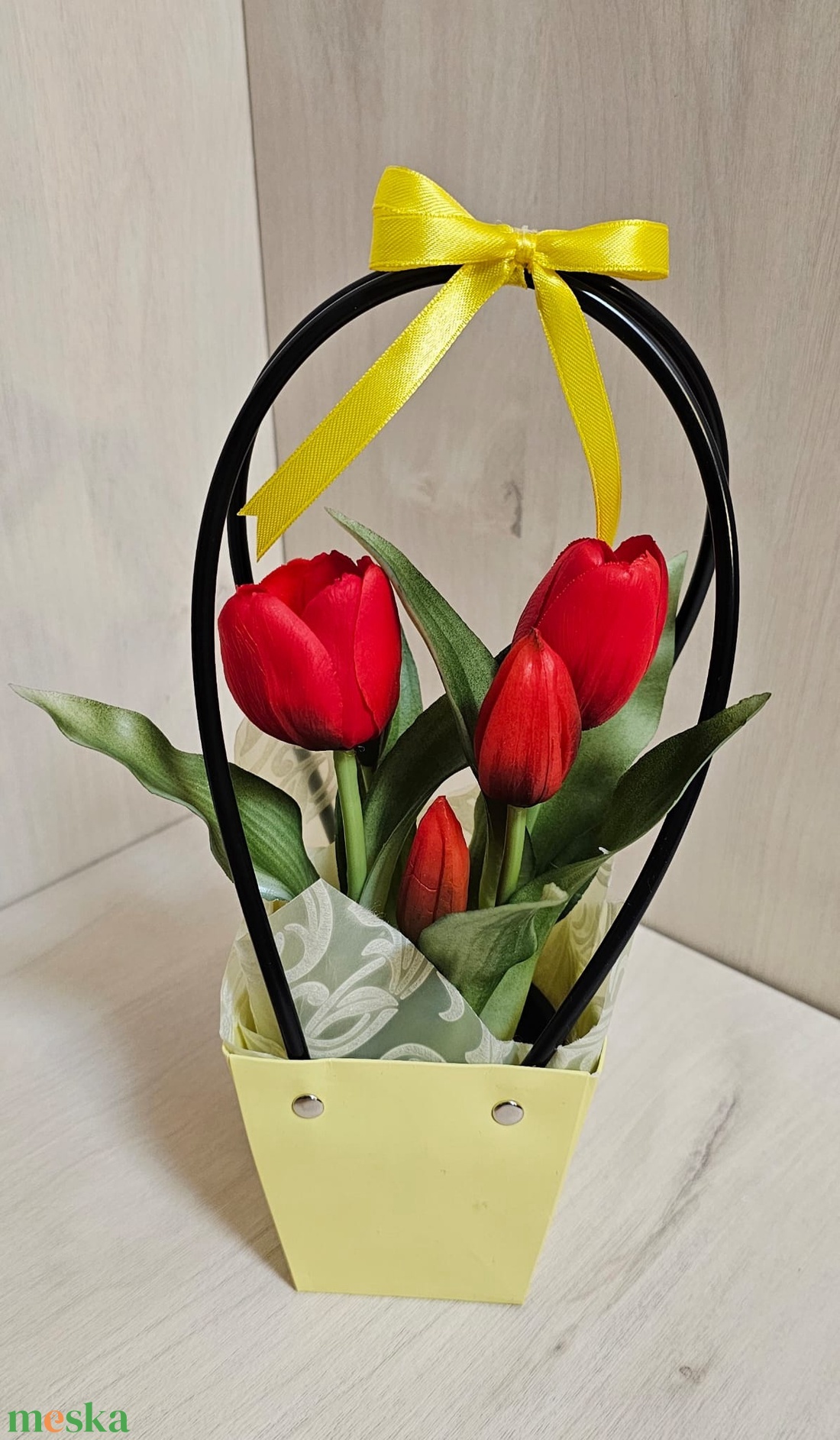 Tulipán erős papír kosárban - otthon & életmód - dekoráció - asztal és polc dekoráció - asztaldísz - Meska.hu