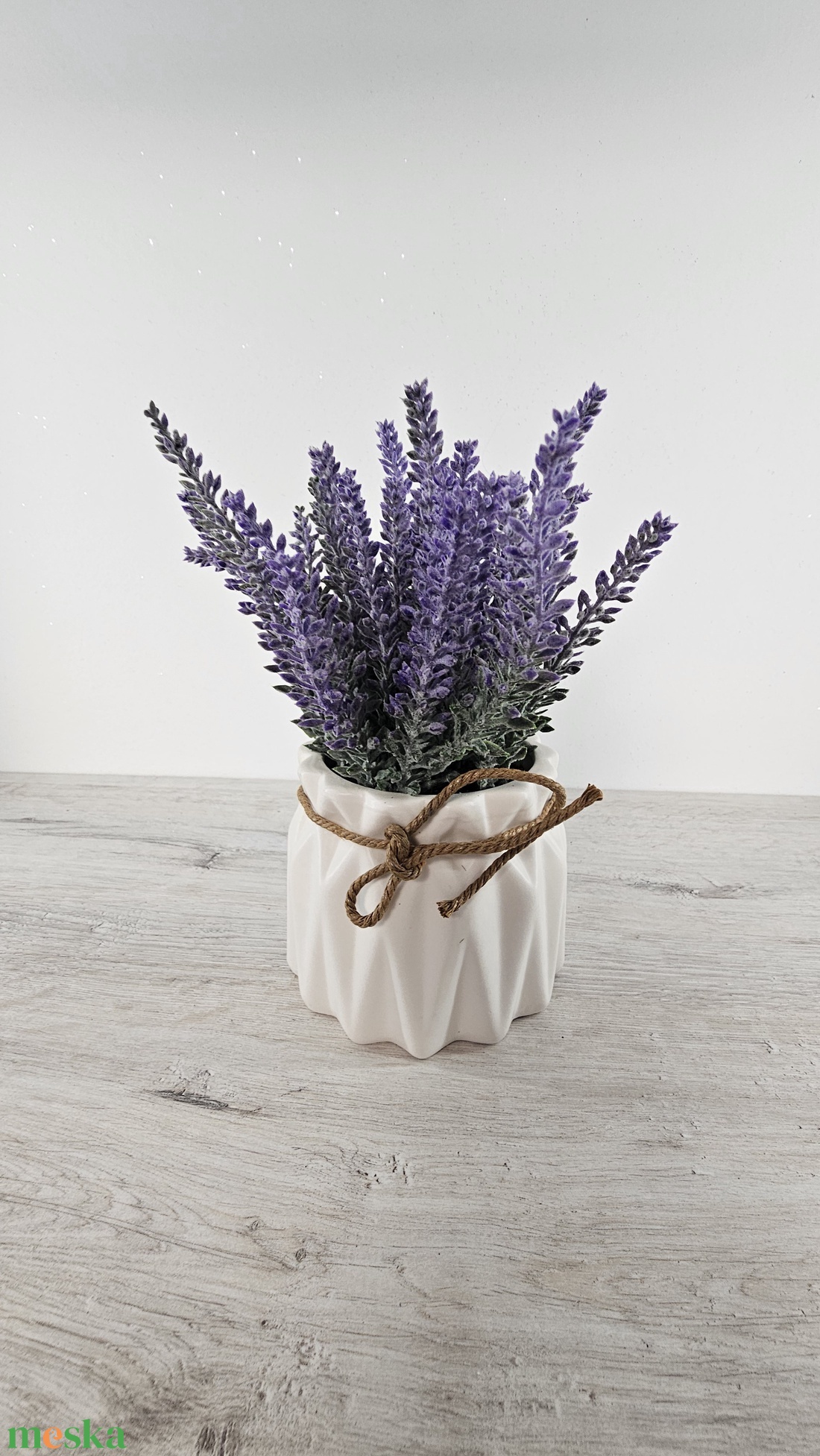 Levendula kerámia kaspóban - otthon & életmód - virágdekoráció - virágdíszek - virágdísz kaspóban - Meska.hu
