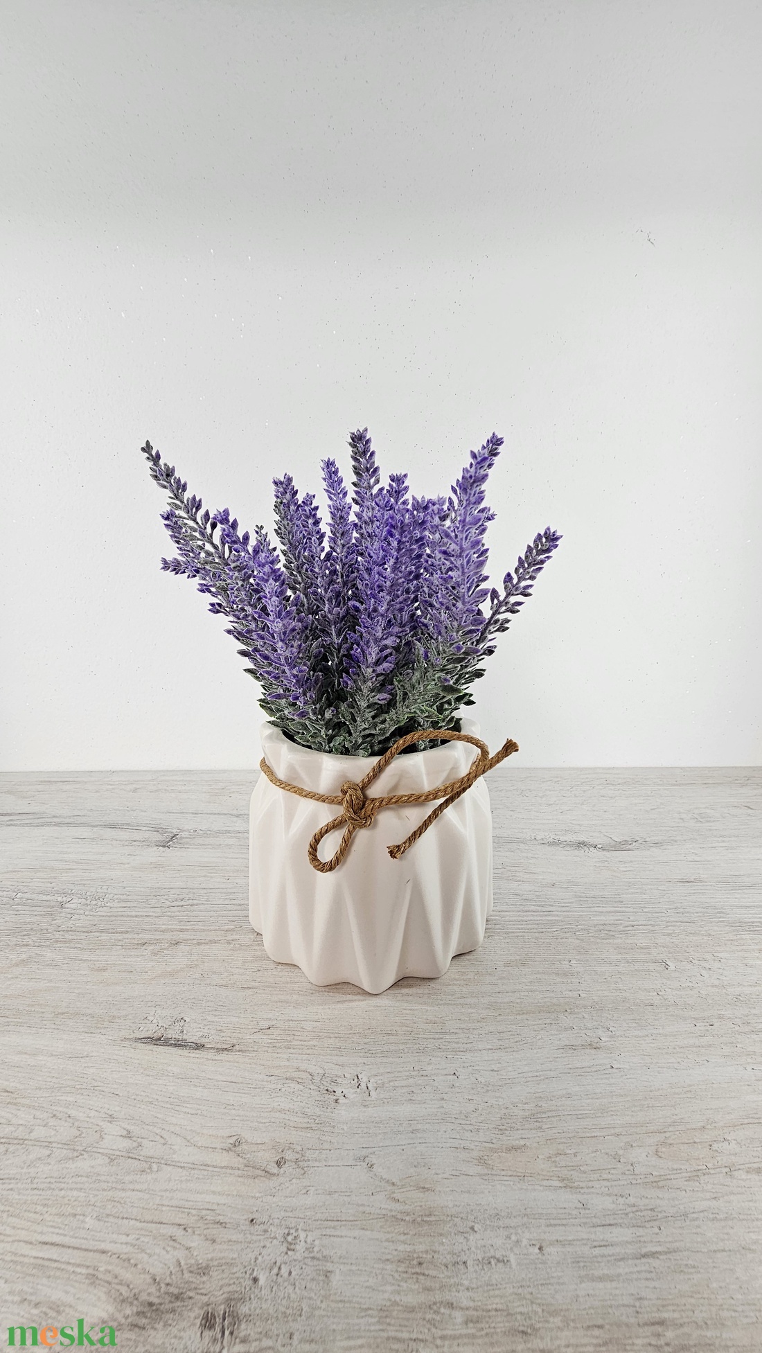 Levendula kerámia kaspóban - otthon & életmód - virágdekoráció - virágdíszek - virágdísz kaspóban - Meska.hu