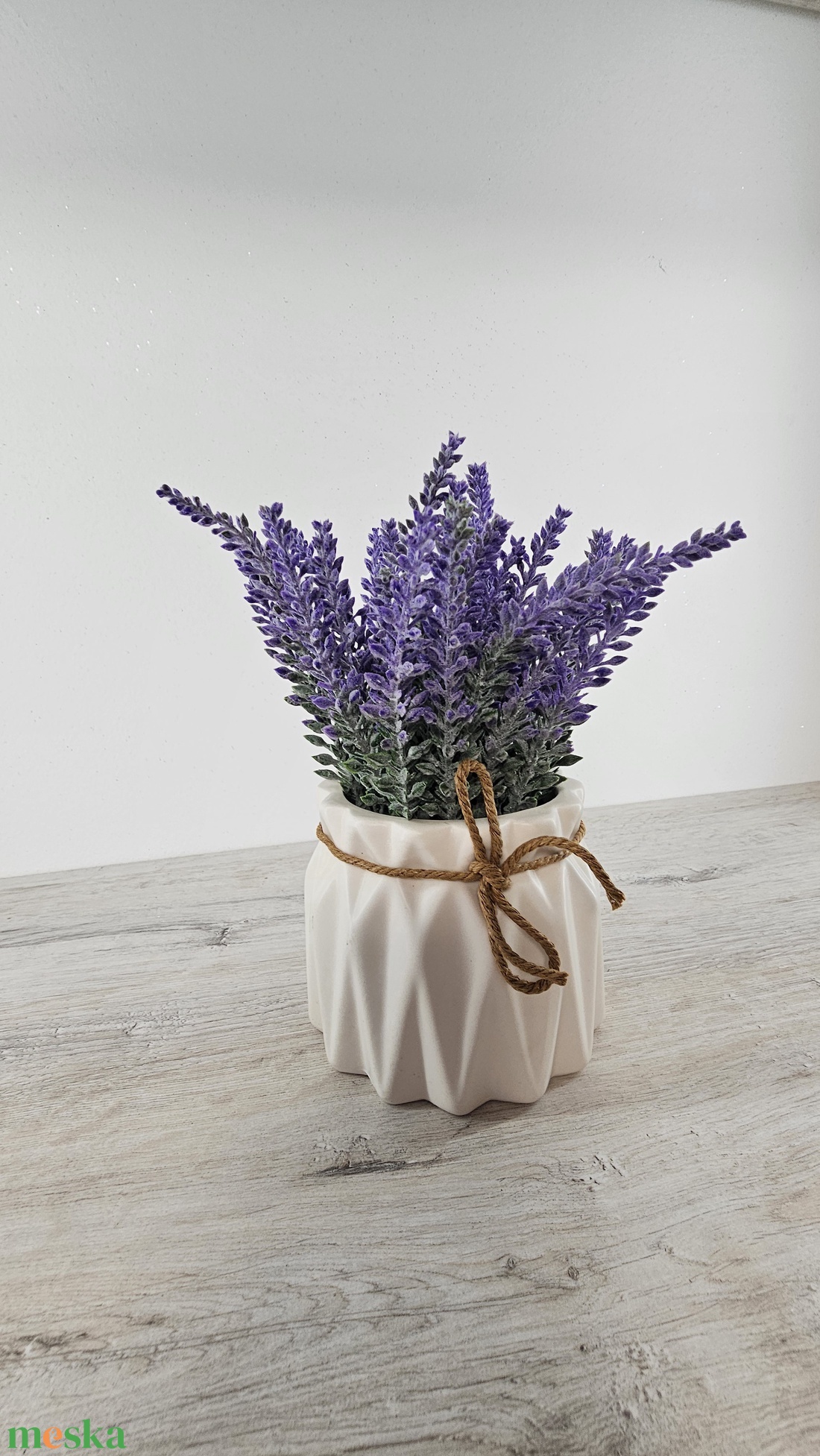 Levendula kerámia kaspóban - otthon & életmód - virágdekoráció - virágdíszek - virágdísz kaspóban - Meska.hu