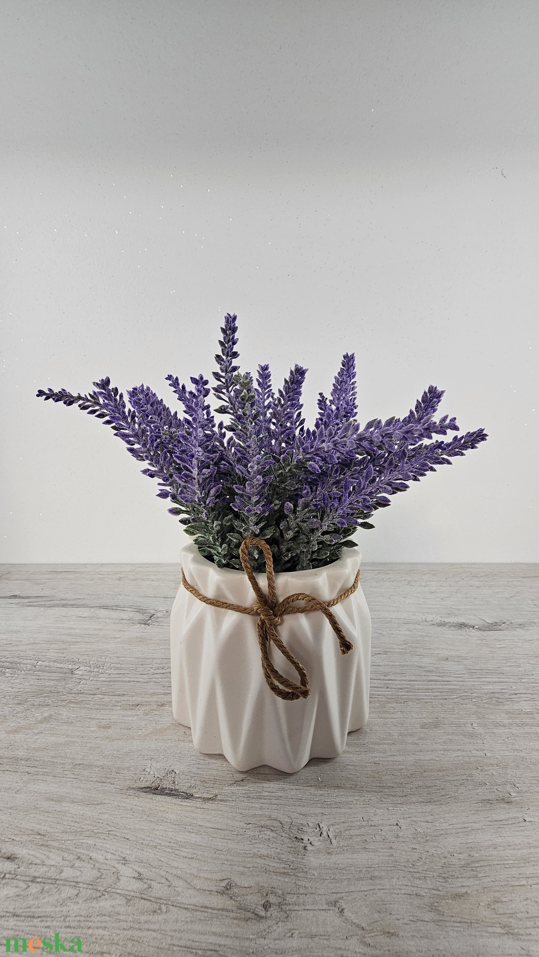 Levendula kerámia kaspóban - otthon & életmód - virágdekoráció - virágdíszek - virágdísz kaspóban - Meska.hu