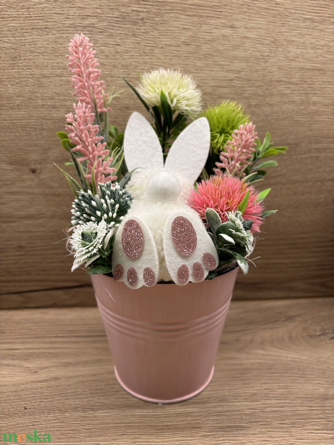 Nyuszi fém kaspóban - ünnepi díszek, dekorációk - húsvéti díszek és dekorációk - húsvéti asztaldíszek - Meska.hu