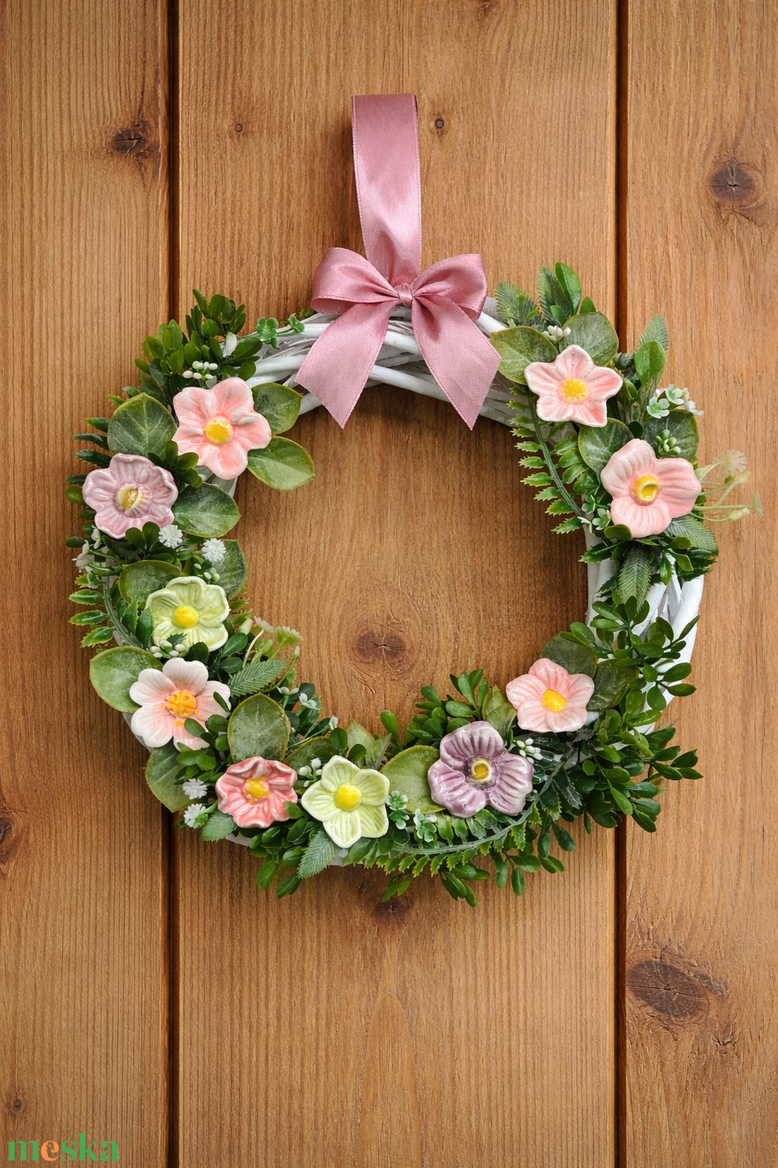 Kerámia virágokkal készült koszorú - otthon & életmód - dekoráció - ajtó- és ablak dekoráció - ajtódísz & kopogtató - Meska.hu