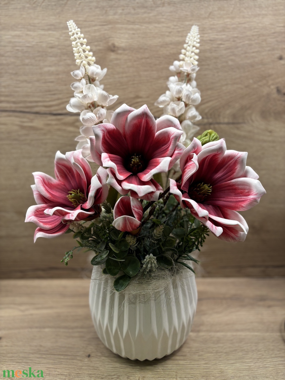 Magnólia, szarkaláb kerámia kaspóban - otthon & életmód - virágdekoráció - virágdíszek - asztali virágdísz - Meska.hu