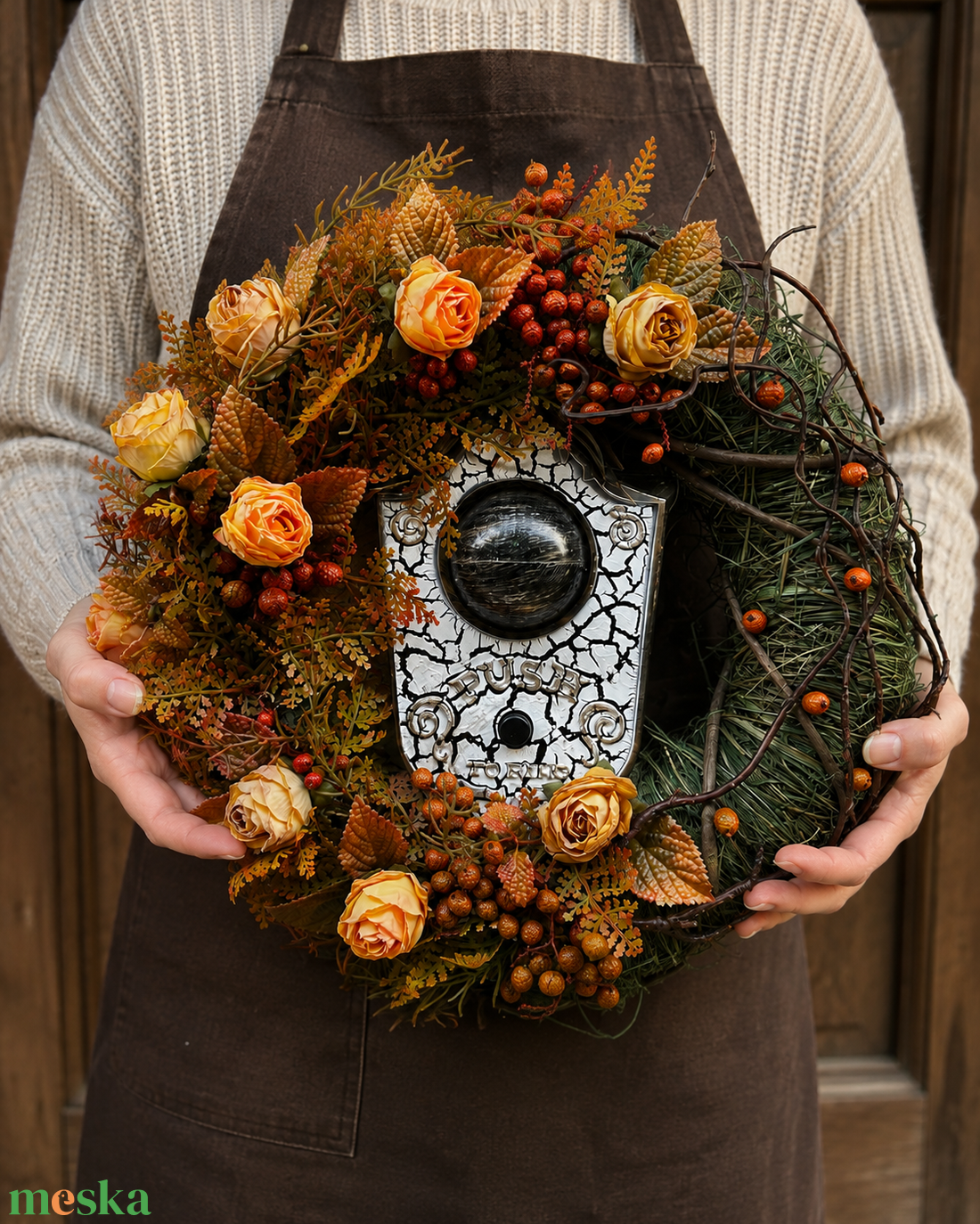 Rózsás, halloween csengős koszorú - otthon & életmód - dekoráció - halloween - halloweeni ajtódíszek és ablakdíszek - Meska.hu