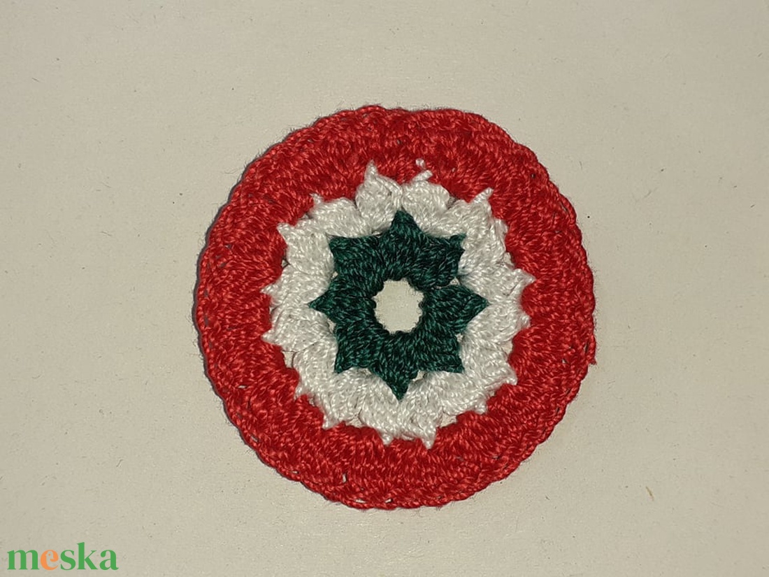 Horgolt kokárda - ékszer - kitűző és bross - kitűző - Meska.hu