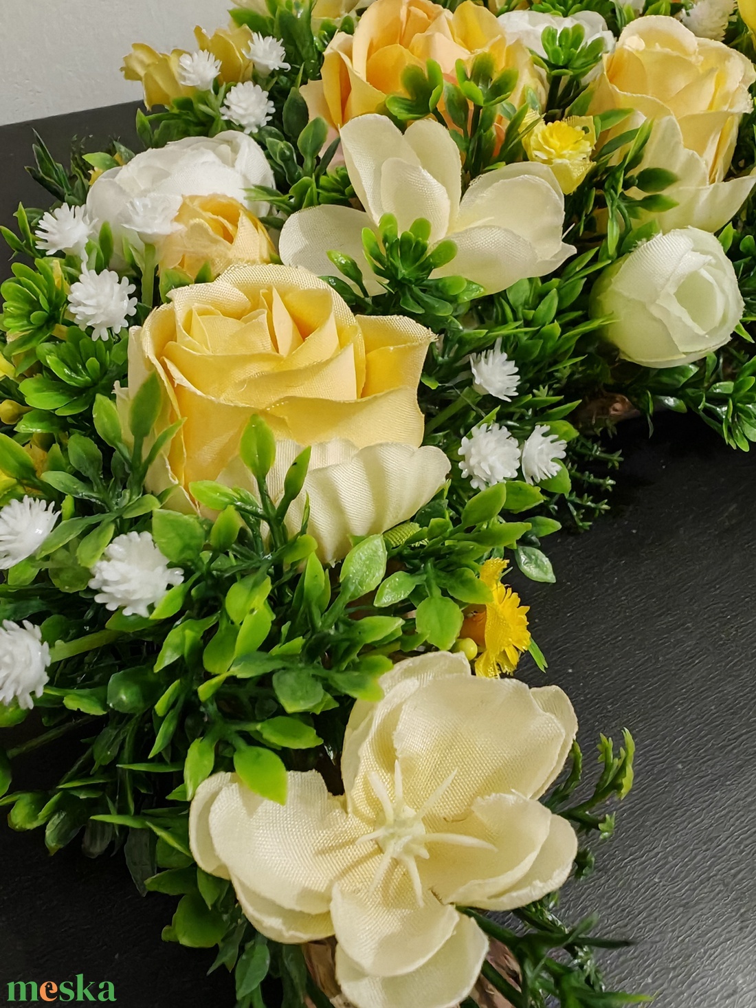 Sárga-fehér virágokkal készült tavaszi Életfa (Tündérfa) kopogtató  - otthon & életmód - dekoráció - ajtó- és ablak dekoráció - ajtódísz & kopogtató - Meska.hu