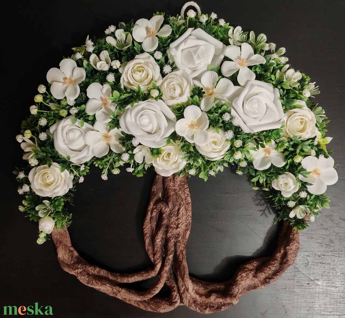 Hófehér virágokkal készült tavaszi Életfa (Tündérfa) kopogtató  - otthon & életmód - dekoráció - ajtó- és ablak dekoráció - ajtódísz & kopogtató - Meska.hu