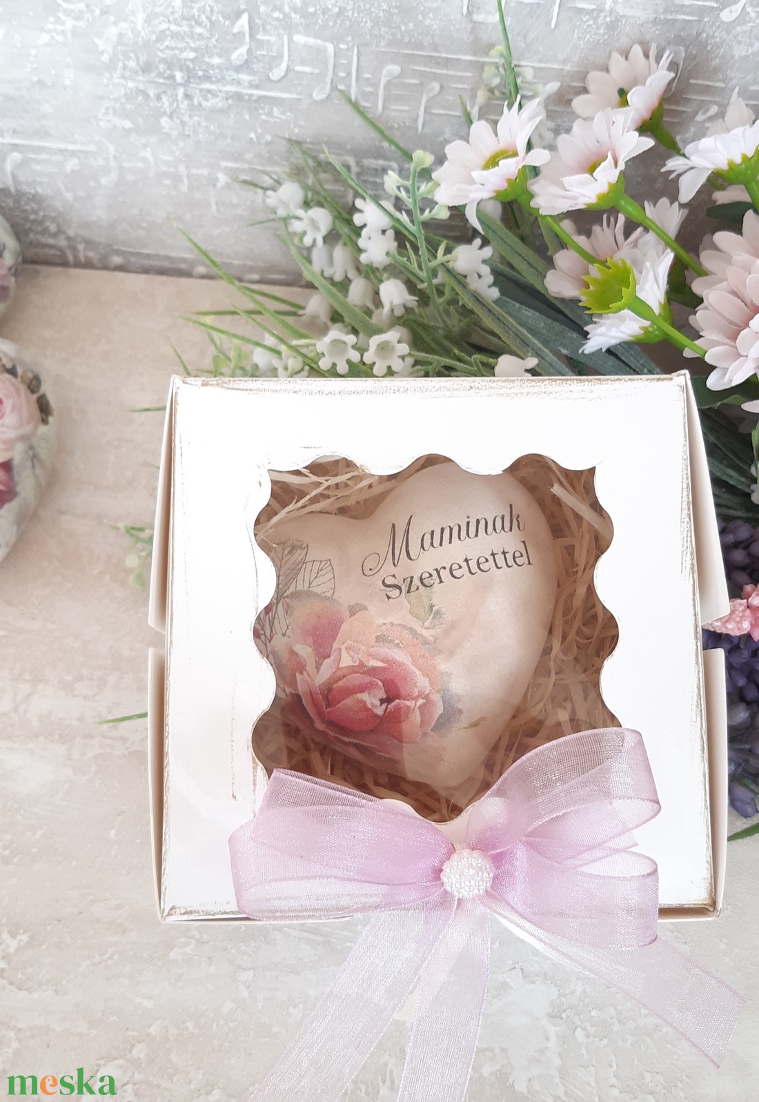 Ajándék szív díszdobozban - otthon & életmód - virágdekoráció - virágdíszek - virágdísz kaspóban - Meska.hu