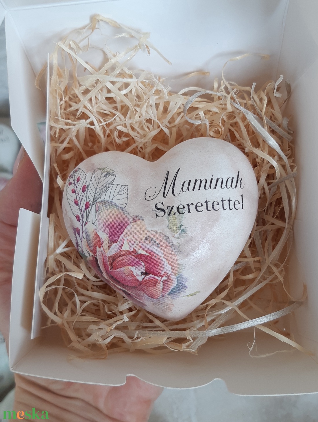 Ajándék szív díszdobozban - otthon & életmód - virágdekoráció - virágdíszek - virágdísz kaspóban - Meska.hu