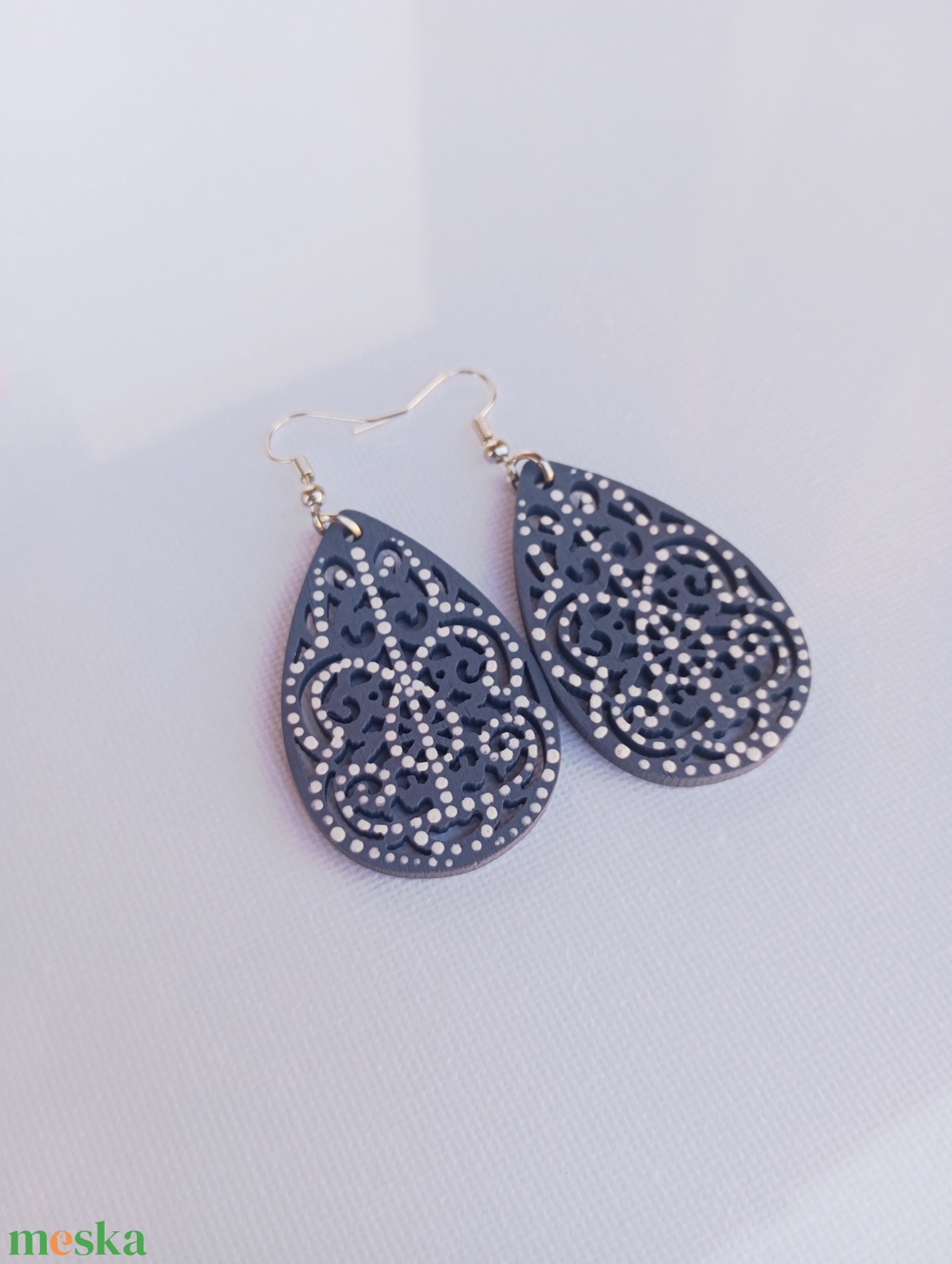 Pontozott fülbevaló  - ékszer - fülbevaló - lógó fülbevaló - Meska.hu