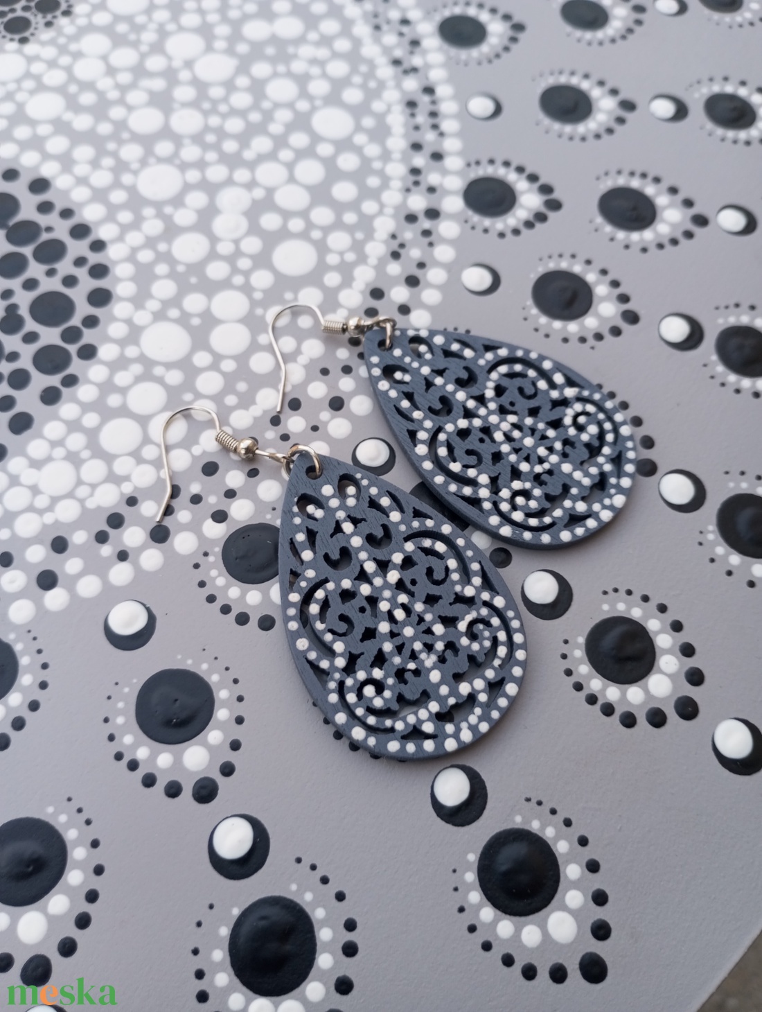 Pontozott fülbevaló  - ékszer - fülbevaló - lógó fülbevaló - Meska.hu