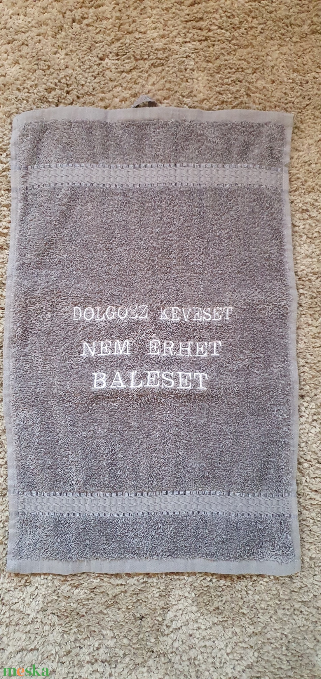 Dolgozz keveset,nem érhet baleset - otthon & életmód - fürdőszoba - törölköző - Meska.hu