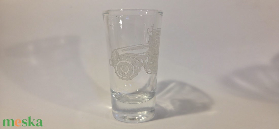 Traktoros gravírozott felespohár - otthon & életmód - konyhafelszerelés, tálalás - tálalás - pálinkás poharak, szettek - Meska.hu