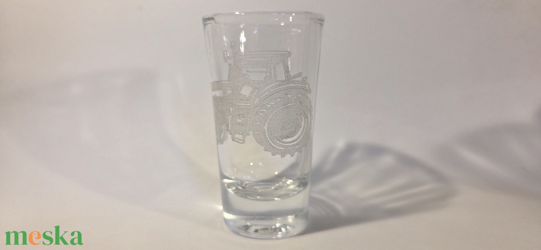 Traktoros gravírozott felespohár - otthon & életmód - konyhafelszerelés, tálalás - tálalás - pálinkás poharak, szettek - Meska.hu