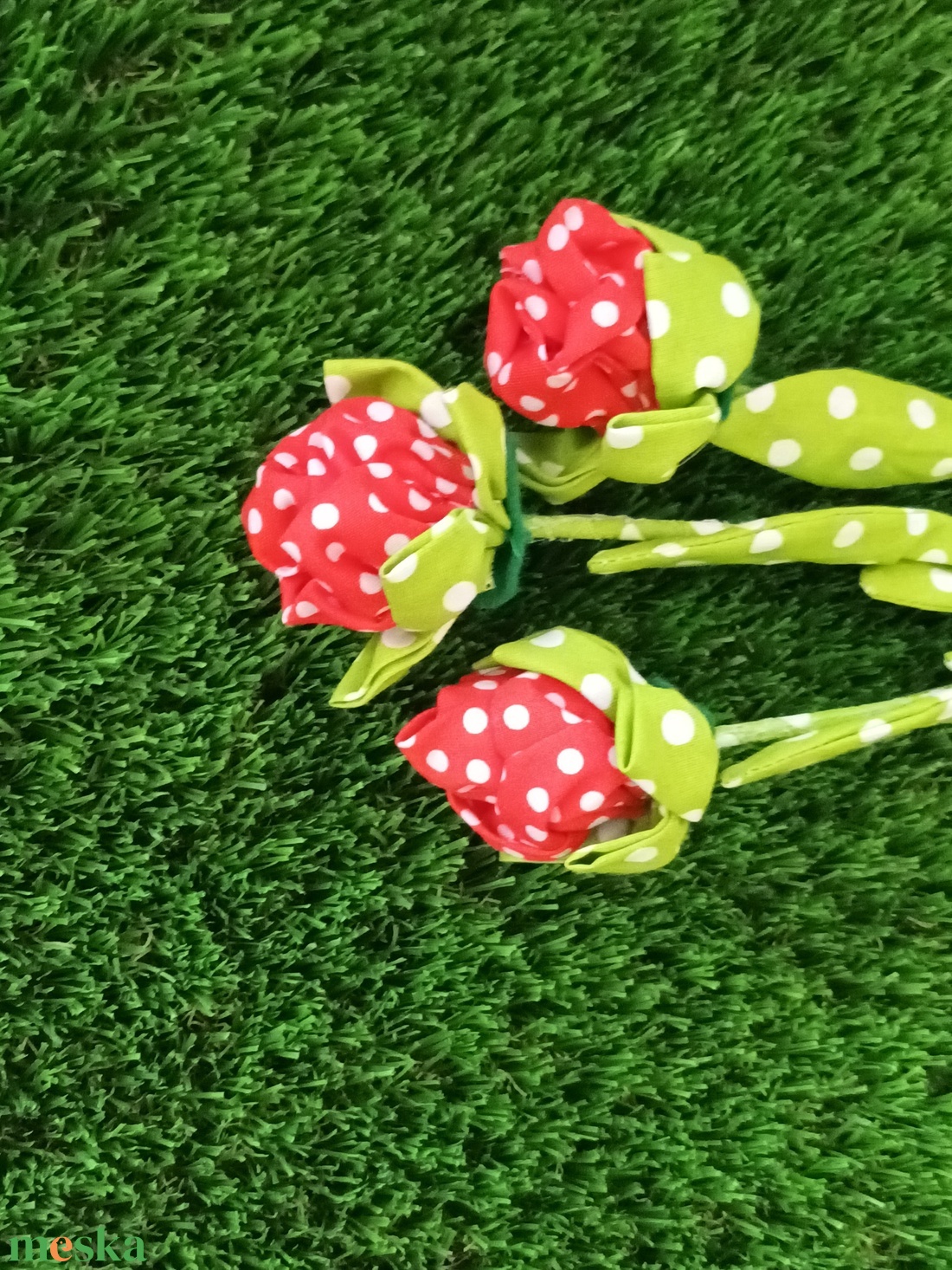 Piros pöttyös textil rózsa - otthon & életmód - virágdekoráció - virágok - szálas virág - Meska.hu