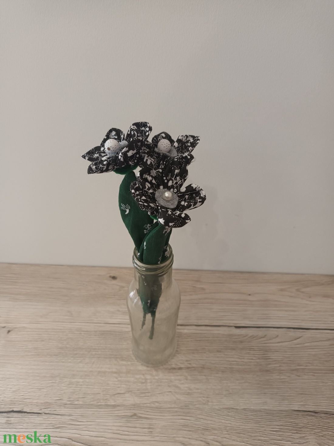 Fekete, fehér mintás nyári textil virágok - otthon & életmód - dekoráció - asztal és polc dekoráció - asztaldísz - Meska.hu