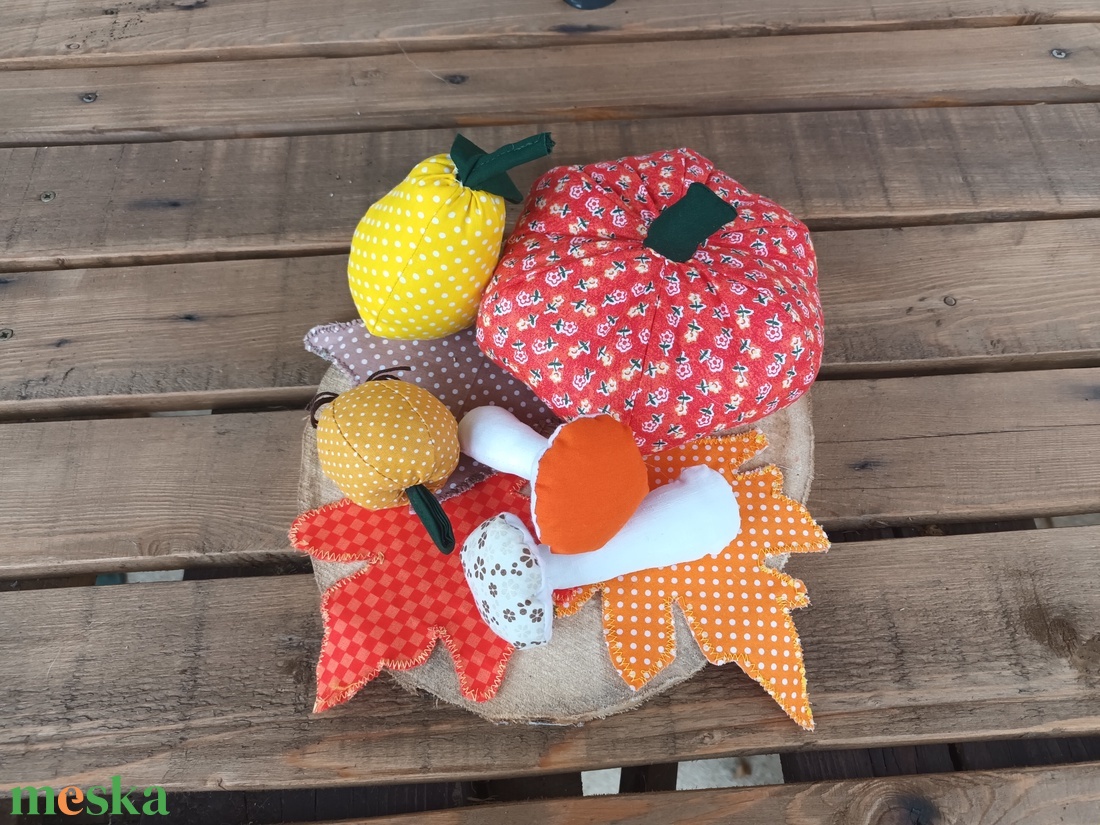 Őszi dekoráció 23 cm-s fa korongon - otthon & életmód - dekoráció - asztal és polc dekoráció - asztaldísz - Meska.hu Őszi dekoráció 23 cm-s fa korongon - otthon & életmód - dekoráció - asztal és polc dekoráció - asztaldísz - Meska.hu