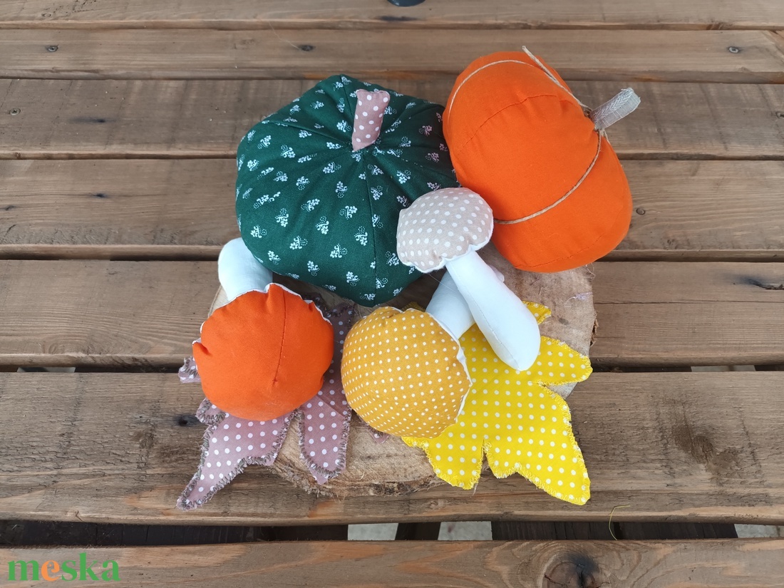 Őszi dekoráció 23 cm-s fa korongon - otthon & életmód - dekoráció - asztal és polc dekoráció - asztaldísz - Meska.hu Őszi dekoráció 23 cm-s fa korongon - otthon & életmód - dekoráció - asztal és polc dekoráció - asztaldísz - Meska.hu