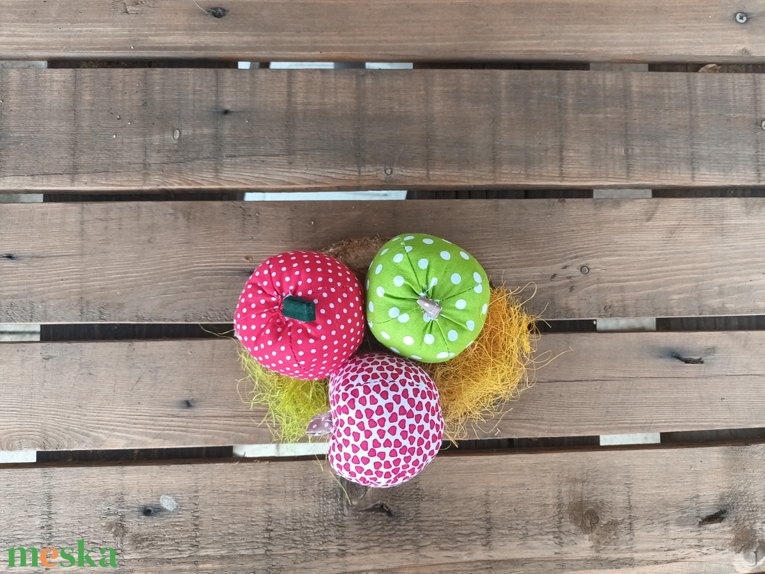 Őszi dekoráció 15 cm-s fa korongon - otthon & életmód - dekoráció - asztal és polc dekoráció - asztaldísz - Meska.hu Őszi dekoráció 15 cm-s fa korongon - otthon & életmód - dekoráció - asztal és polc dekoráció - asztaldísz - Meska.hu