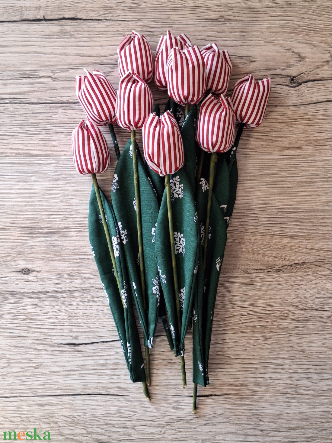 Piros-fehér csíkos textil tulipán - otthon & életmód - dekoráció - dísztárgy - Meska.hu Piros-fehér csíkos textil tulipán - otthon & életmód - dekoráció - dísztárgy - Meska.hu