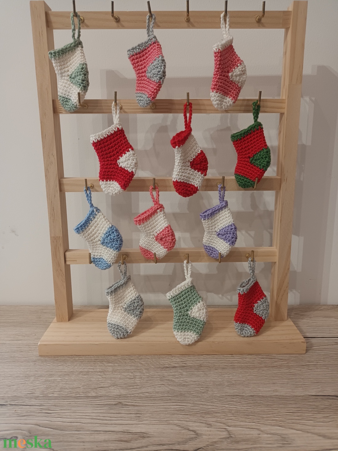 Horgolt karácsonyi mini zoknik - karácsony - karácsonyi lakásdekoráció - karácsonyfadíszek - Meska.hu