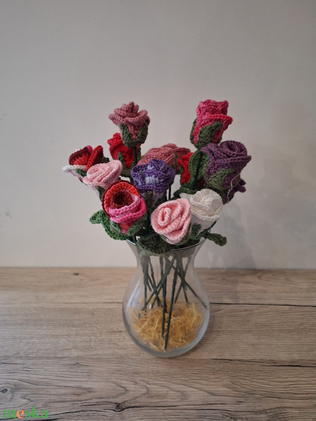 Horgolt rózsák - otthon & életmód - virágdekoráció - virágok - szálas virág - Meska.hu