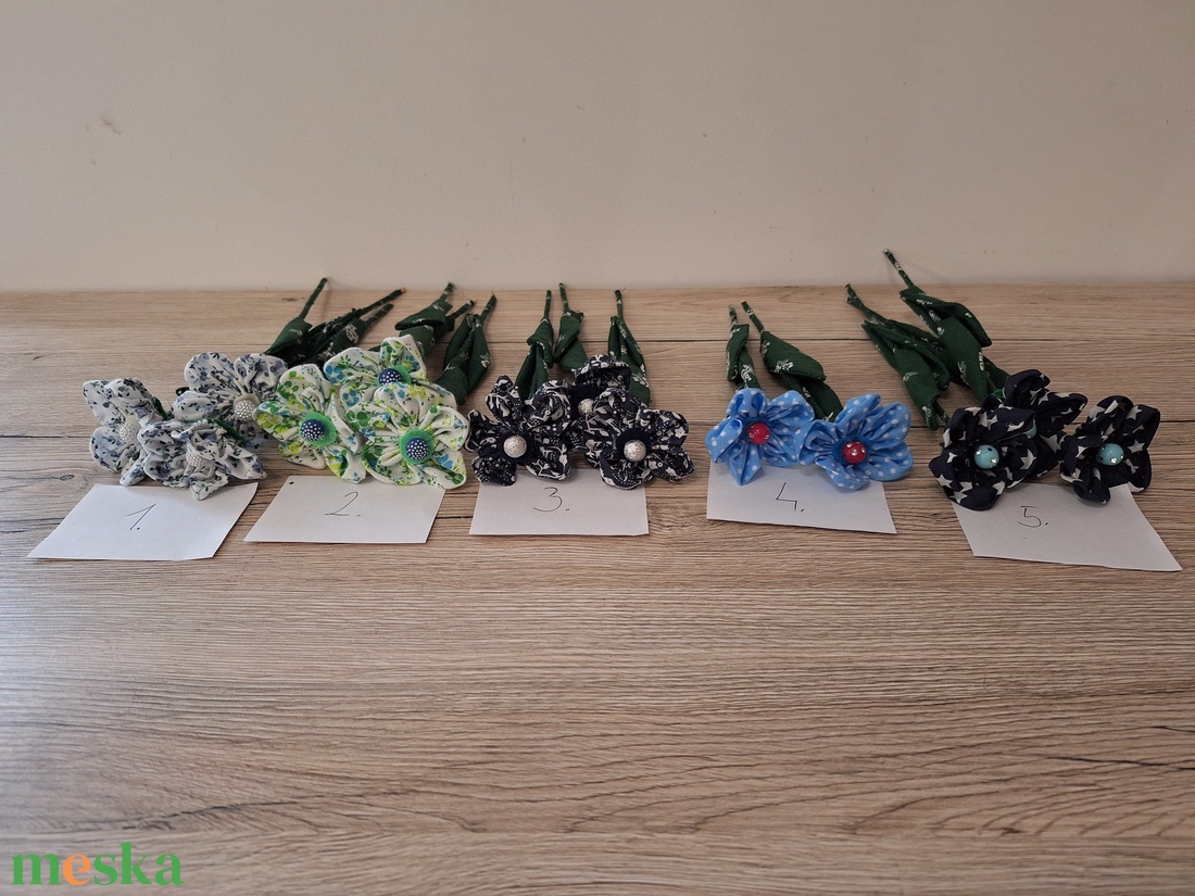 Nyári textil virágok kékes árnyalatokban - otthon & életmód - virágdekoráció - virágok - szálas virág - Meska.hu