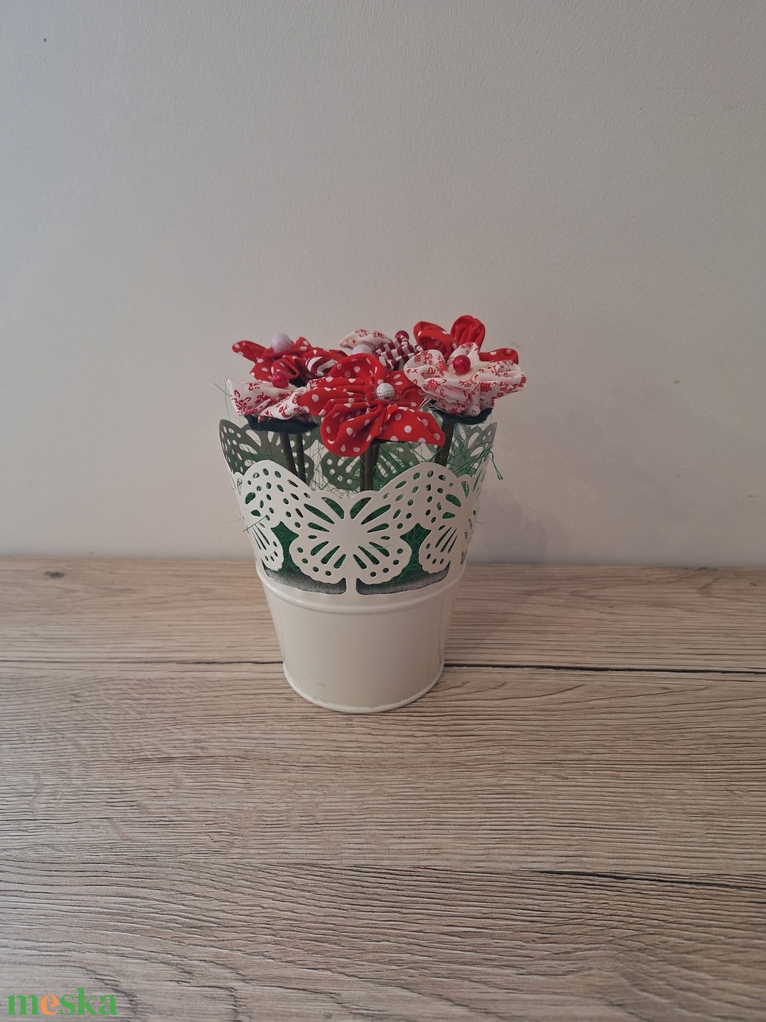 Textil virágok fehér vödörben - otthon & életmód - dekoráció - asztal és polc dekoráció - dekorációs tál, tartó - Meska.hu