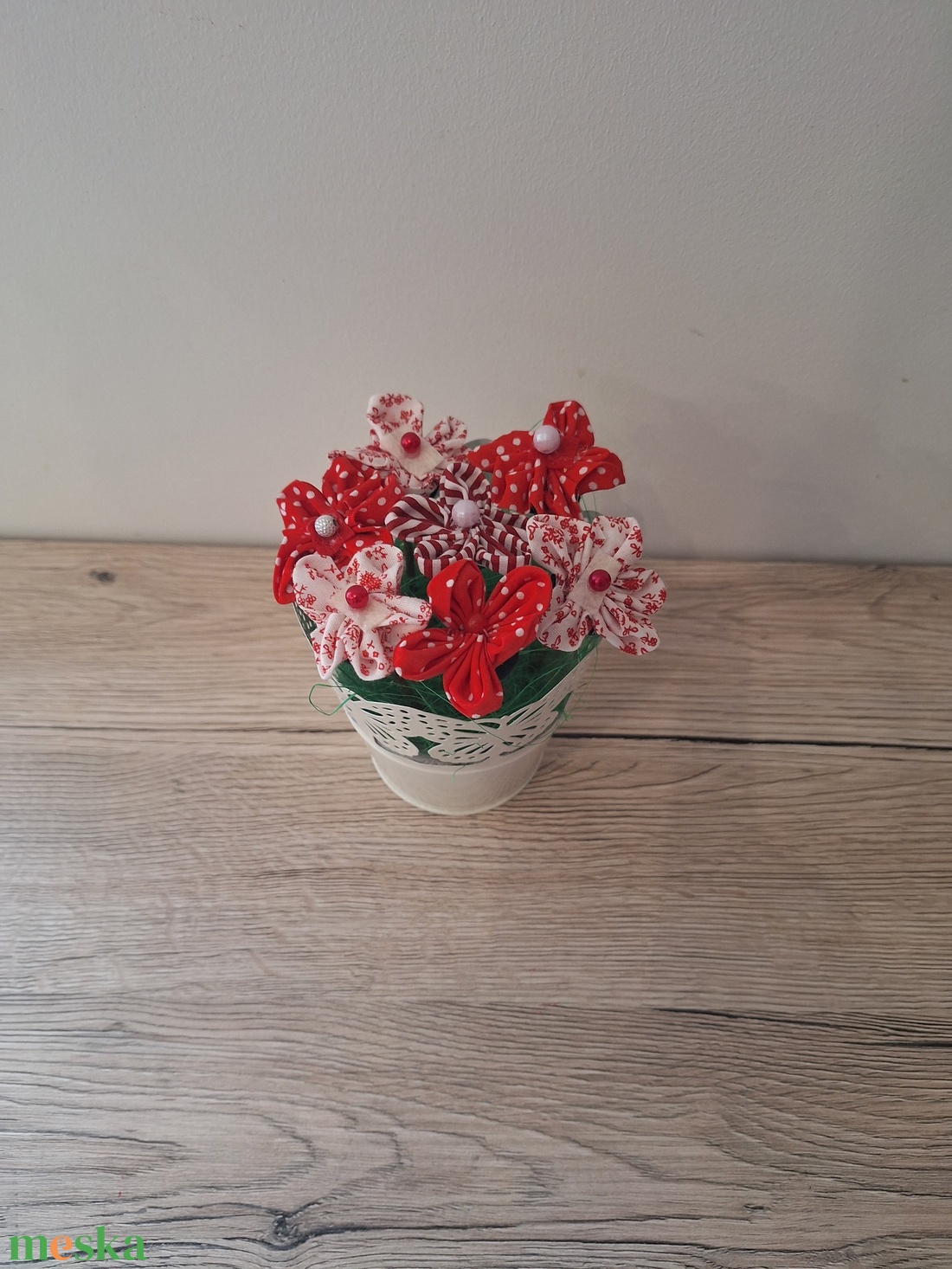 Textil virágok fehér vödörben - otthon & életmód - dekoráció - asztal és polc dekoráció - dekorációs tál, tartó - Meska.hu